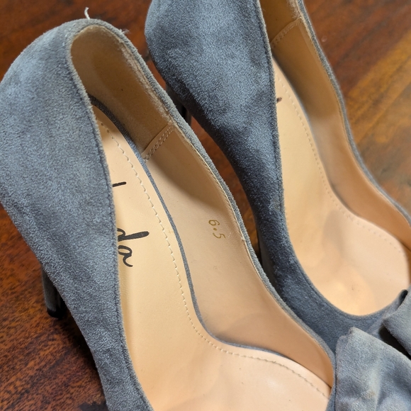 Elsada by Nicqueva Gray Suede Pumps 6.5 - Picture 5 of 7